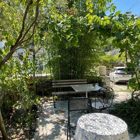 Konaku Guest House Гірокастра Екстер'єр фото
