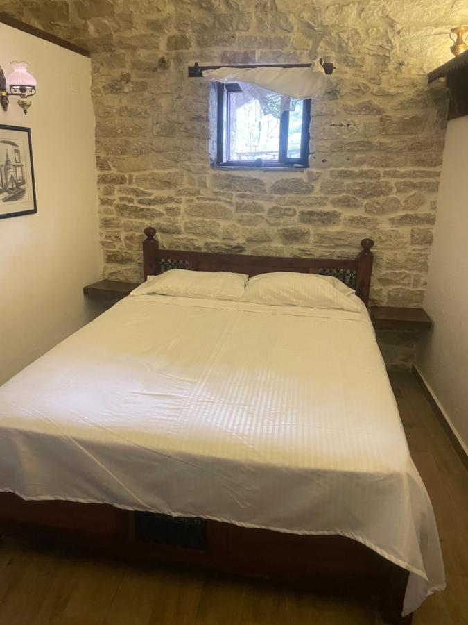 Konaku Guest House Гірокастра Екстер'єр фото