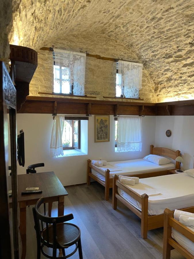 Konaku Guest House Гірокастра Екстер'єр фото