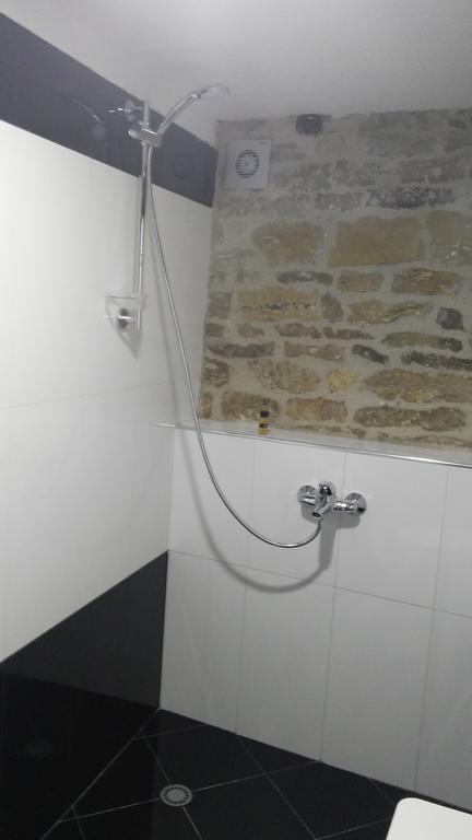 Konaku Guest House Гірокастра Номер фото