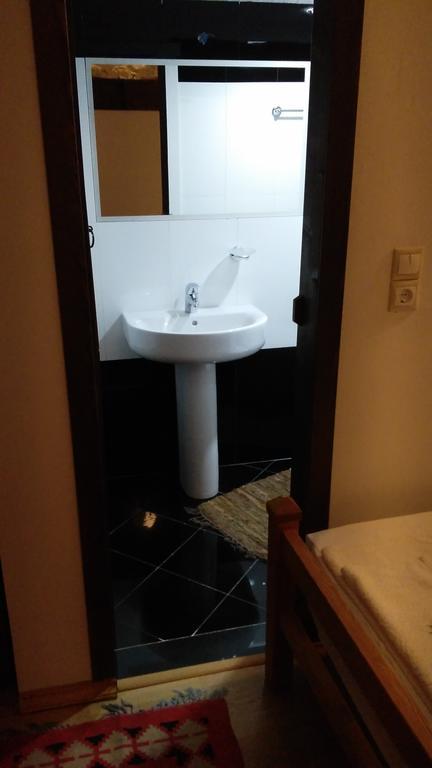 Konaku Guest House Гірокастра Номер фото
