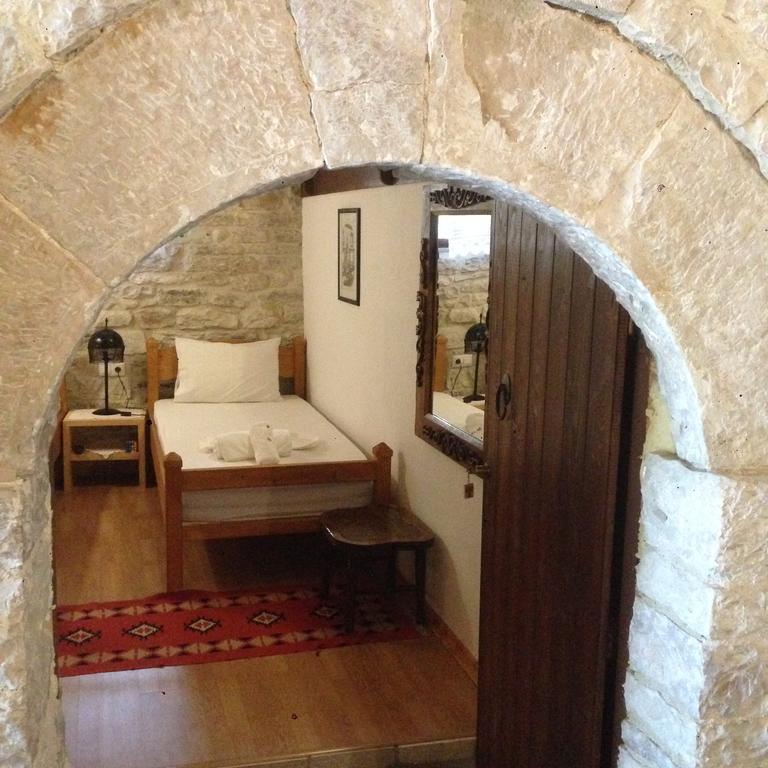 Konaku Guest House Гірокастра Екстер'єр фото