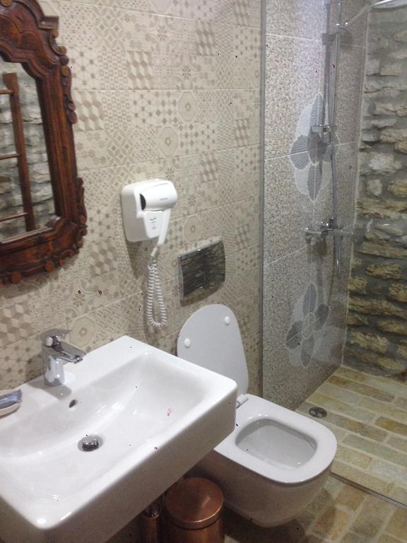 Konaku Guest House Гірокастра Екстер'єр фото