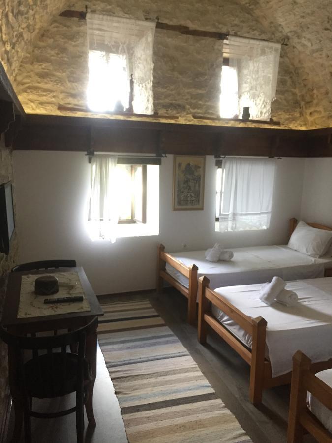 Konaku Guest House Гірокастра Екстер'єр фото