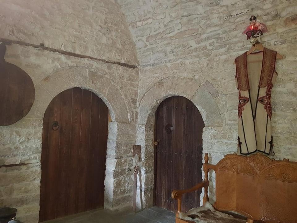 Konaku Guest House Гірокастра Екстер'єр фото
