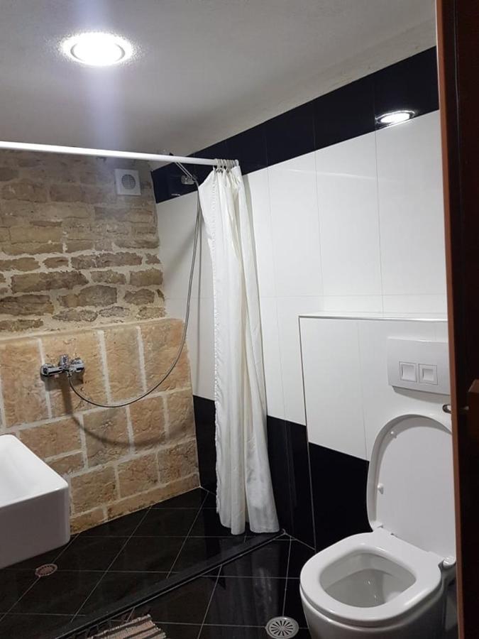 Konaku Guest House Гірокастра Екстер'єр фото